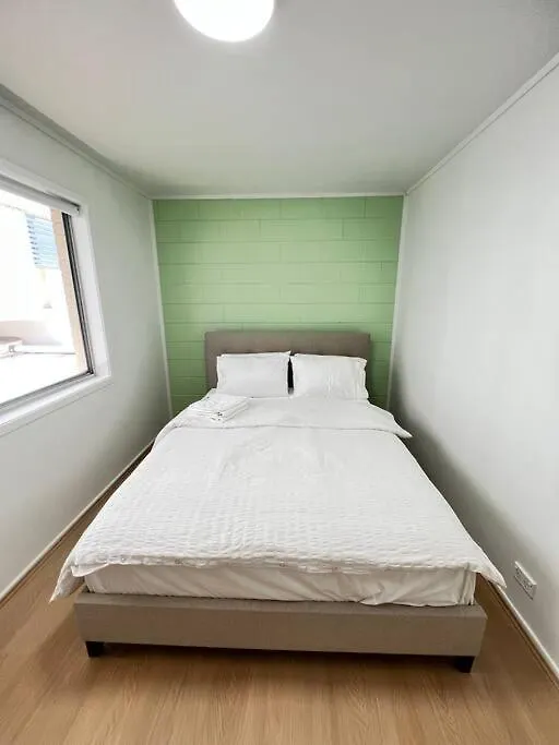 Samuel Grove Apartment Gold Coast Australia